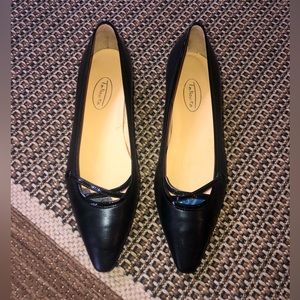 🩵2/$20 MIX&MATCH⬛️TALBOTS Black Leather Pointed Toe Flats (w-criss cross strap)